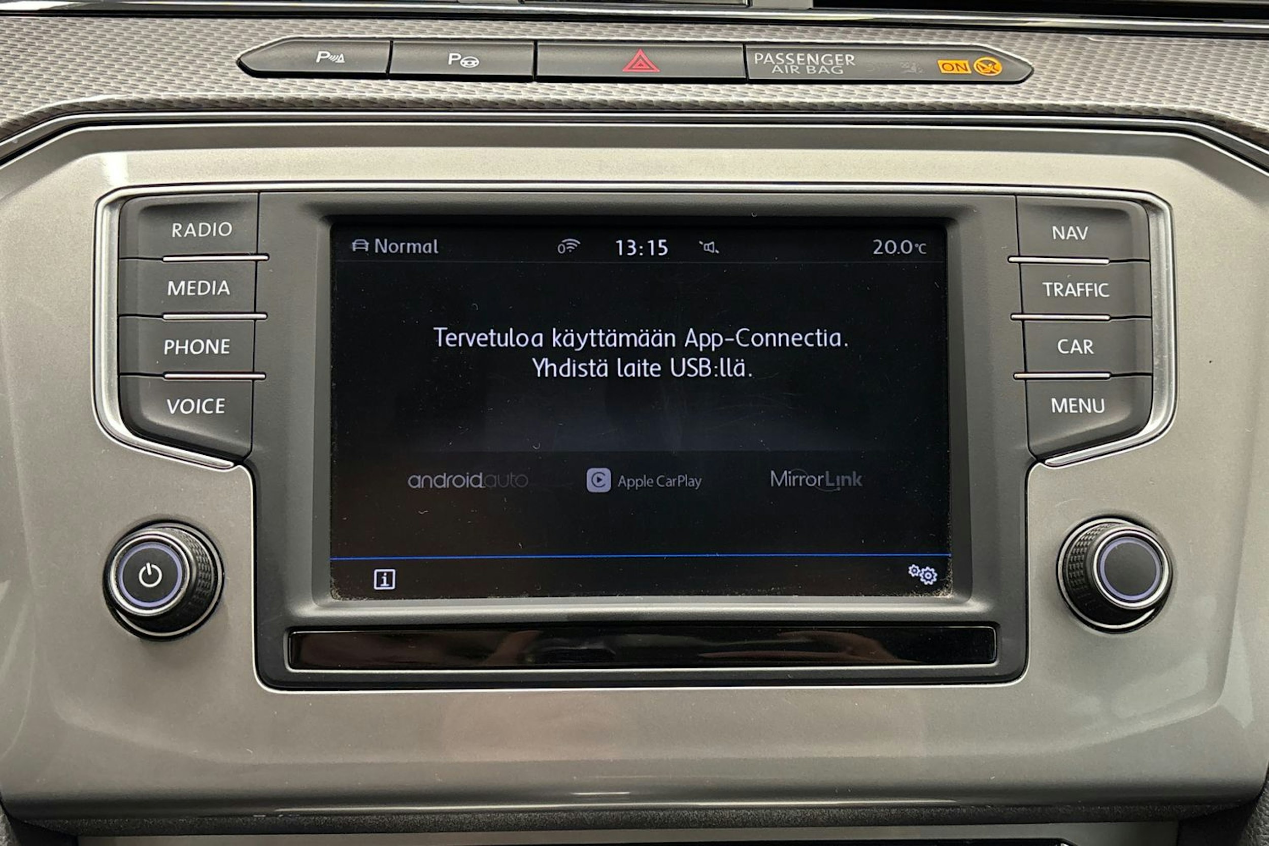ruskea (beige) Volkswagen Passat 2017 kuva 18.