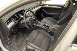 valkoinen Volkswagen Passat 2017 kuva 3.