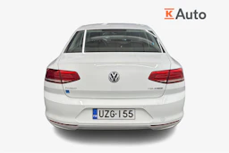 valkoinen Volkswagen Passat 2017 kuva 4.
