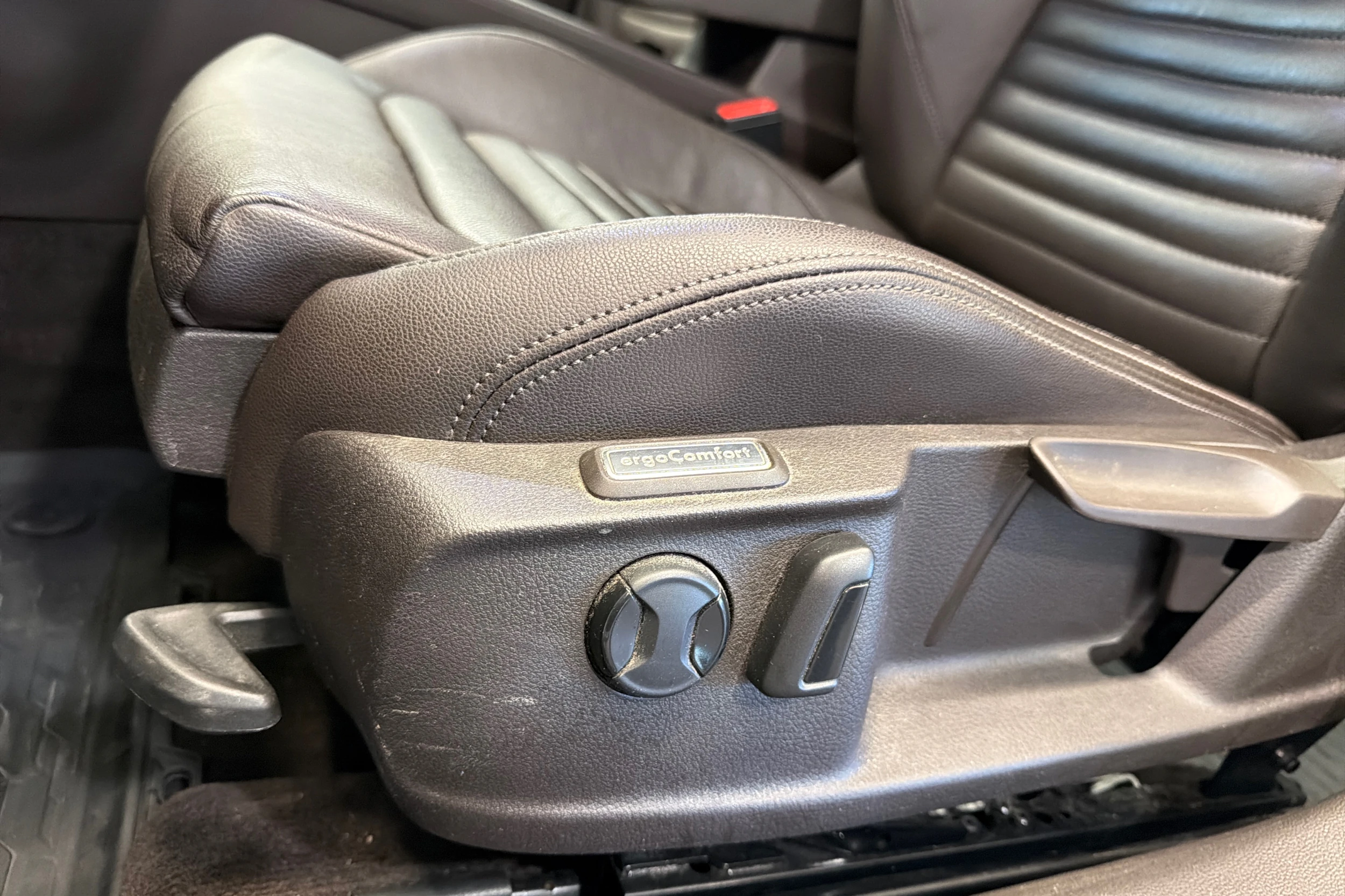 valkoinen Volkswagen Passat 2017 kuva 15.