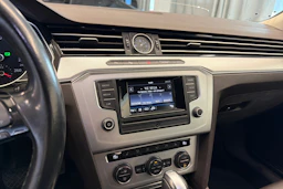 valkoinen Volkswagen Passat 2017 kuva 16.