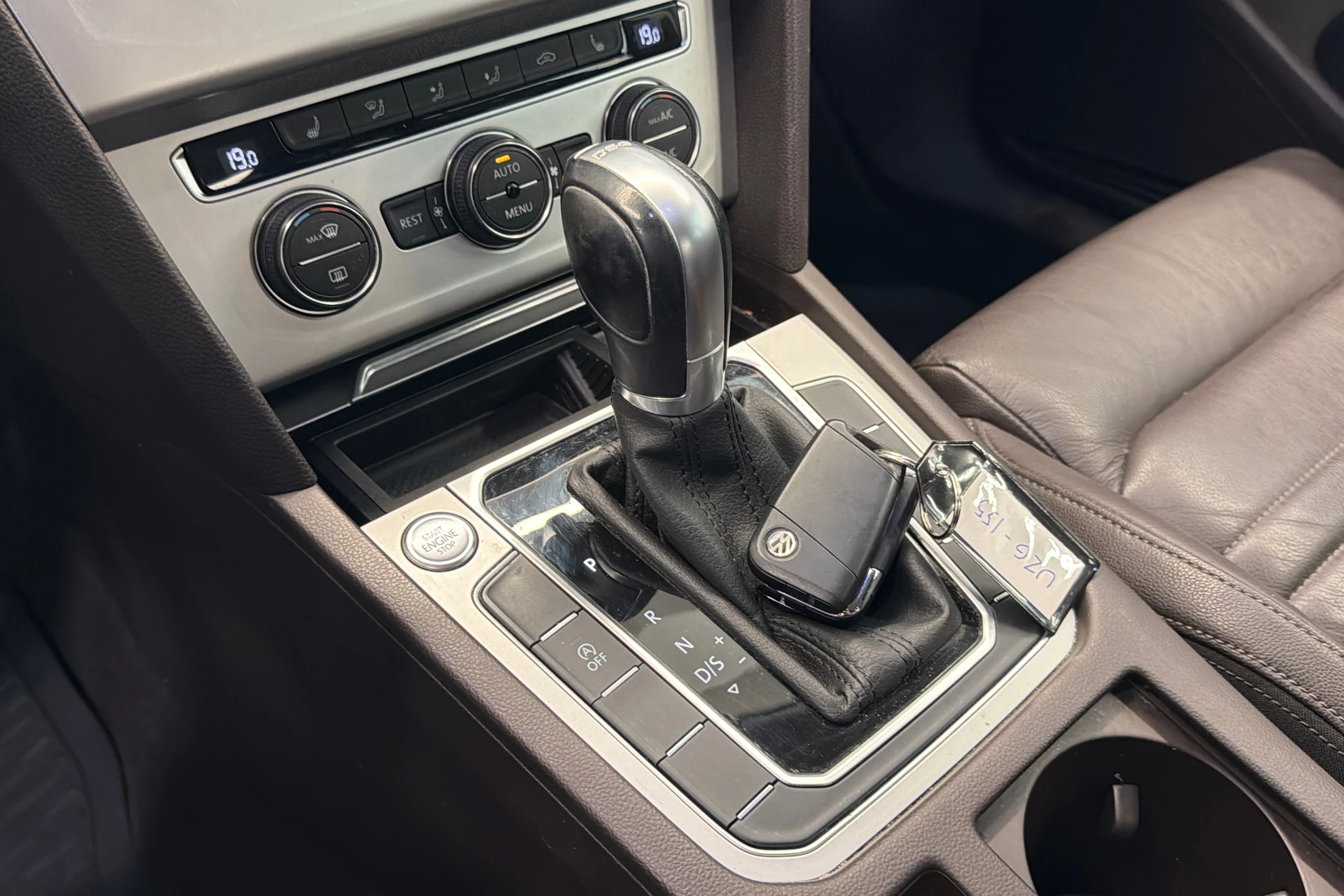 valkoinen Volkswagen Passat 2017 kuva 17.