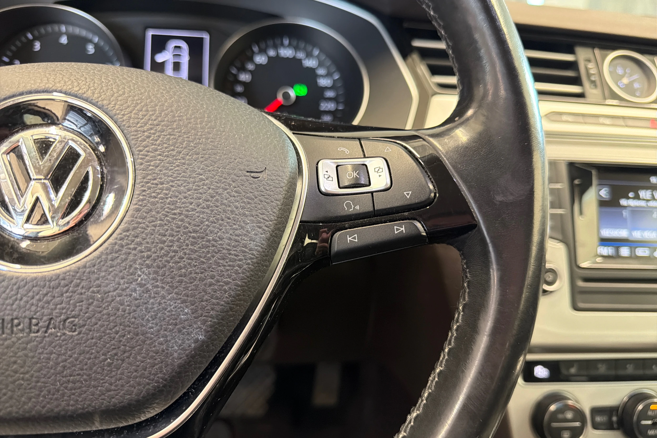 valkoinen Volkswagen Passat 2017 kuva 19.
