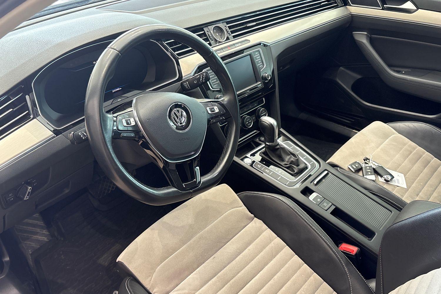 Volkswagen Passat 2017, photo 6/21
