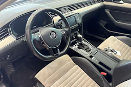 ruskea (beige) Volkswagen Passat 2017 kuva 6.