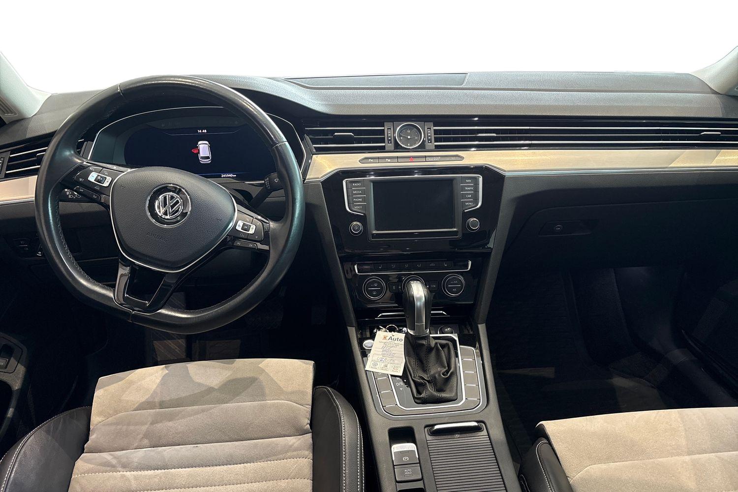 Volkswagen Passat 2017, photo 7/21