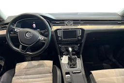 ruskea (beige) Volkswagen Passat 2017 kuva 7.