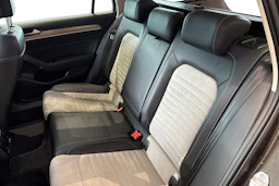 ruskea (beige) Volkswagen Passat 2017 kuva 8.