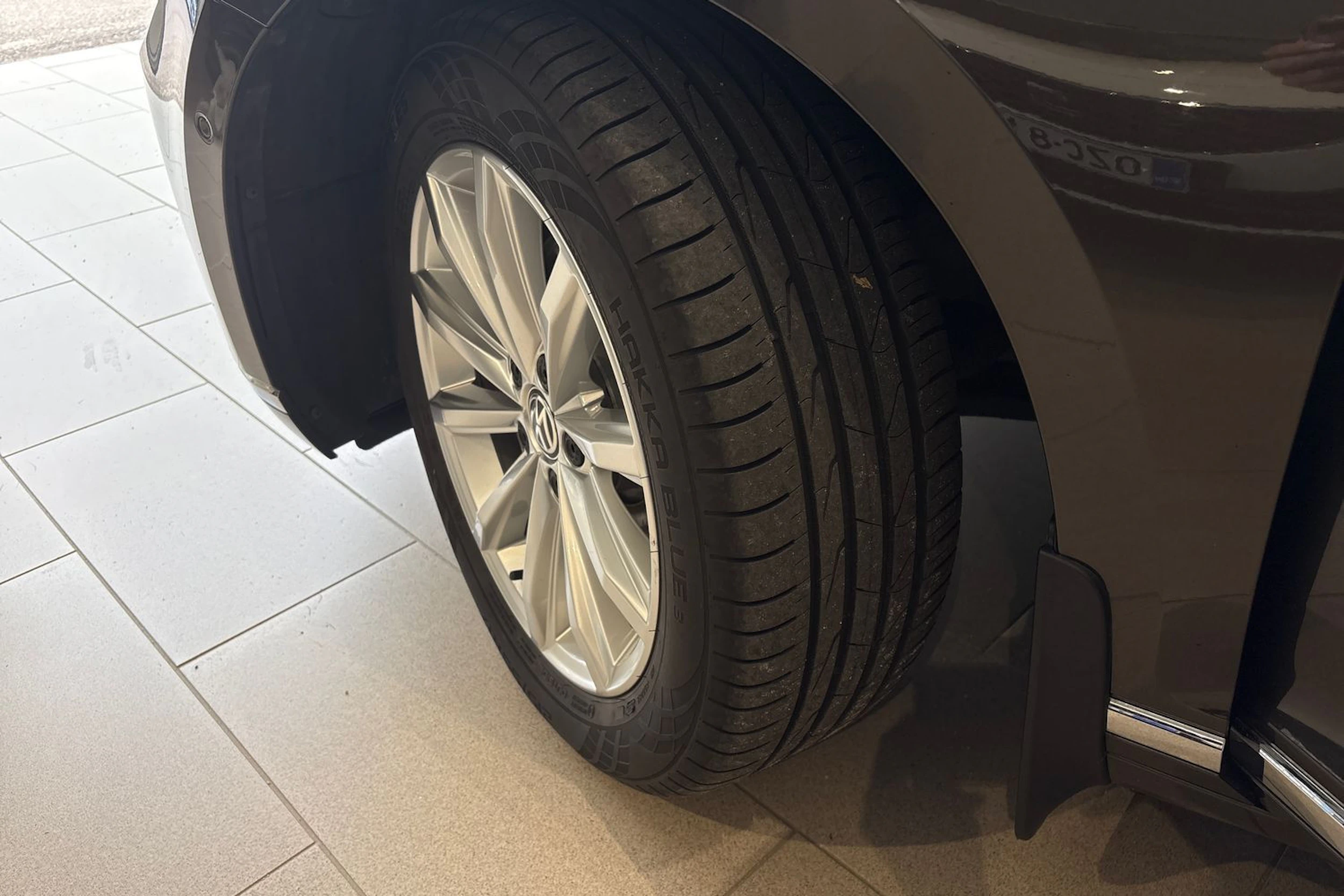 ruskea (beige) Volkswagen Passat 2017 kuva 10.
