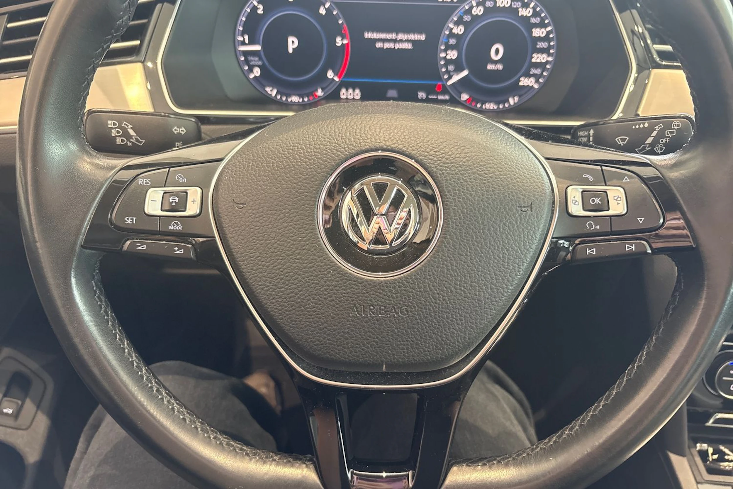 ruskea (beige) Volkswagen Passat 2017 kuva 11.