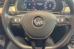 ruskea (beige) Volkswagen Passat 2017 kuva 11.