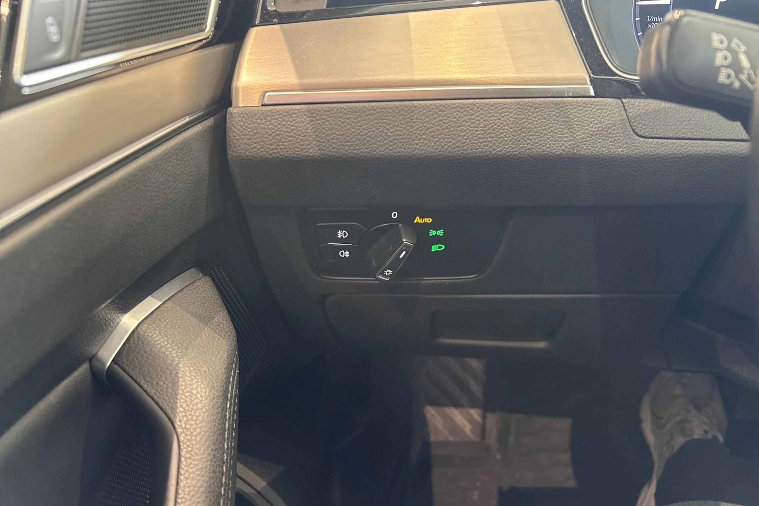 ruskea (beige) Volkswagen Passat 2017 kuva 12.