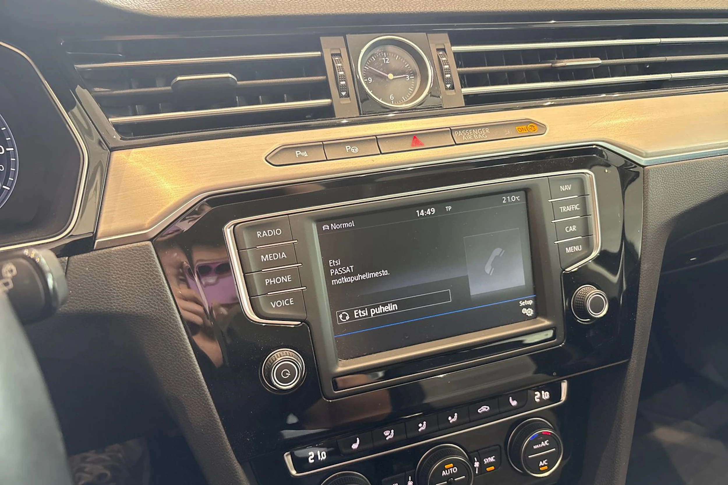 ruskea (beige) Volkswagen Passat 2017 kuva 16.