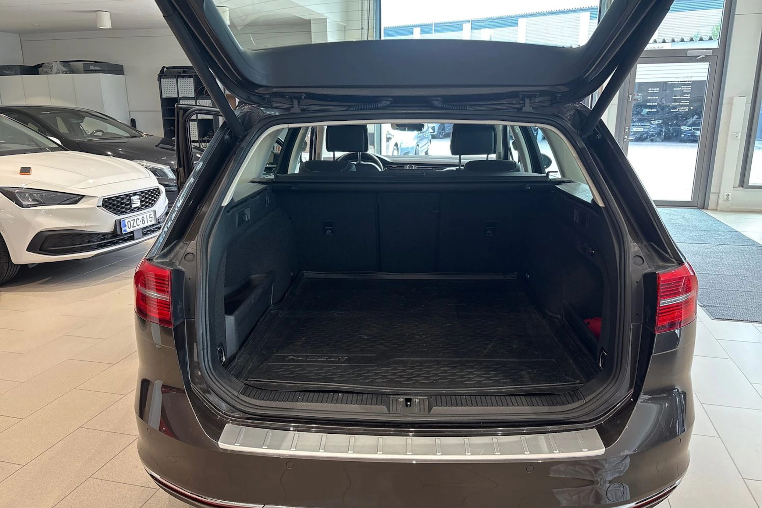 ruskea (beige) Volkswagen Passat 2017 kuva 18.