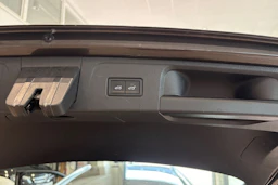 ruskea (beige) Volkswagen Passat 2017 kuva 19.