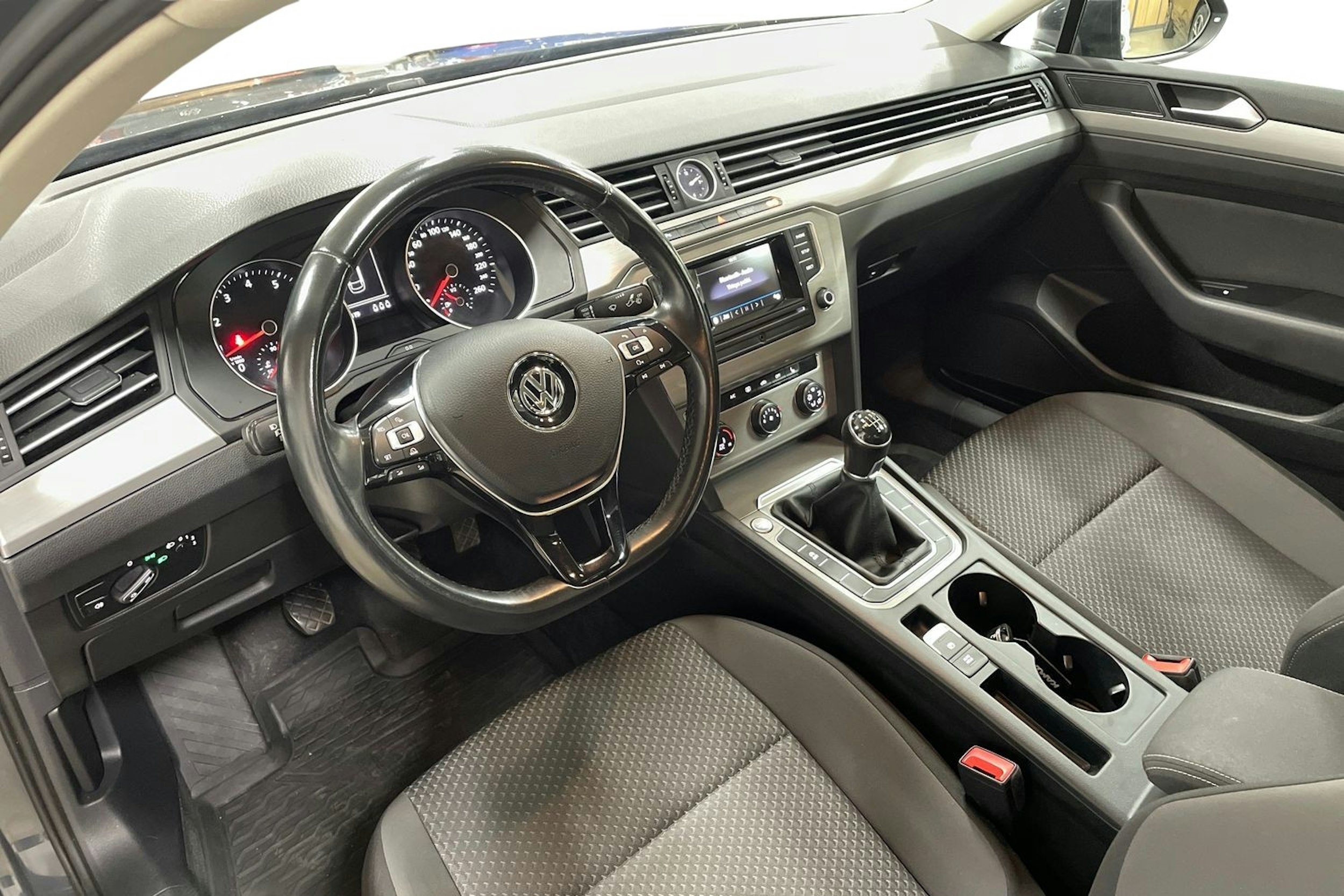 Harmaa Volkswagen PASSAT 2017 kuva 7.