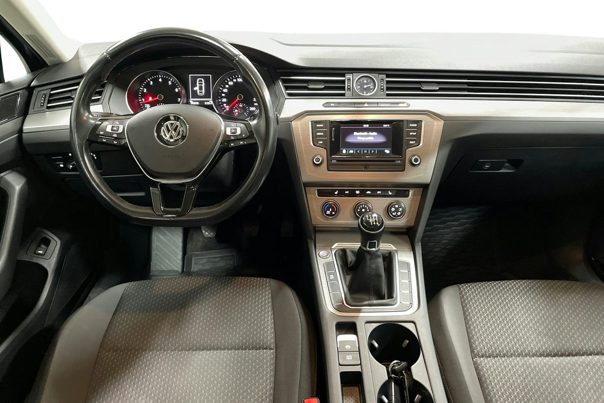 Harmaa Volkswagen PASSAT 2017 kuva 9.