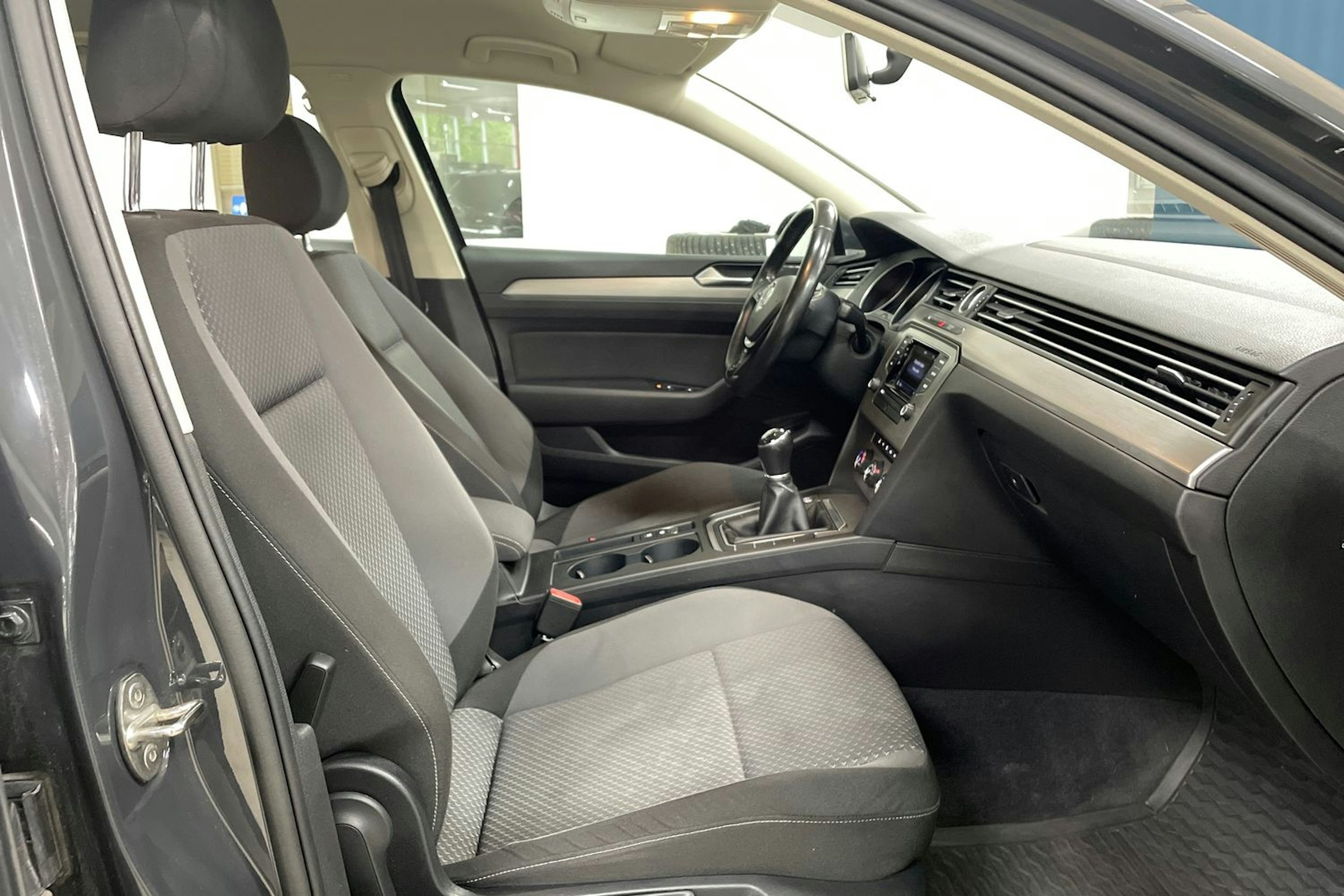 Harmaa Volkswagen PASSAT 2017 kuva 14.