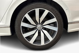 valkoinen Volkswagen Passat 2017 kuva 11.