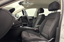 valkoinen Volkswagen Passat 2017 kuva 14.
