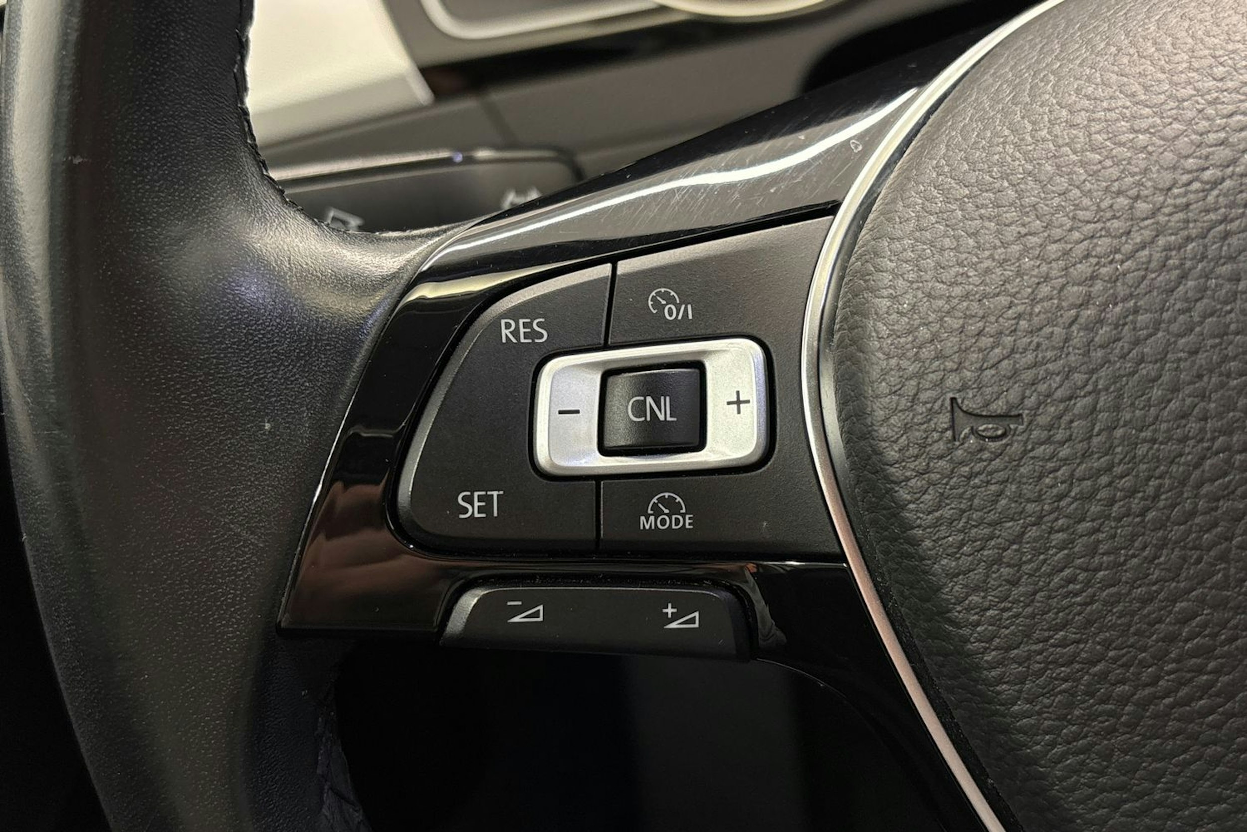valkoinen Volkswagen Passat 2017 kuva 17.