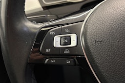 valkoinen Volkswagen Passat 2017 kuva 17.