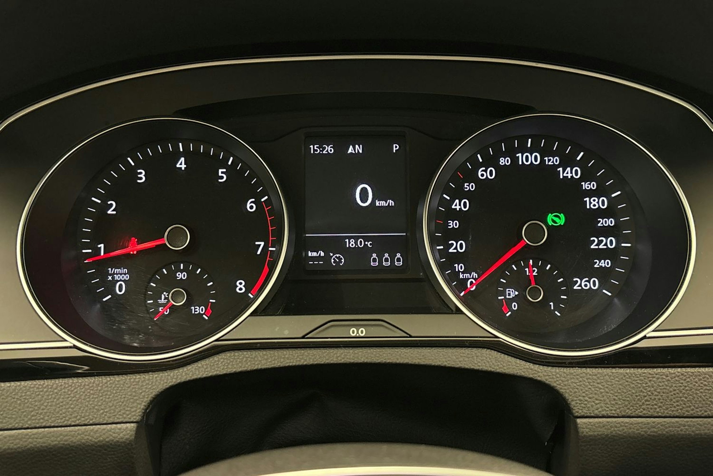 valkoinen Volkswagen Passat 2017 kuva 19.