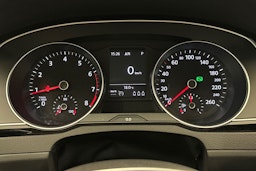 valkoinen Volkswagen Passat 2017 kuva 19.
