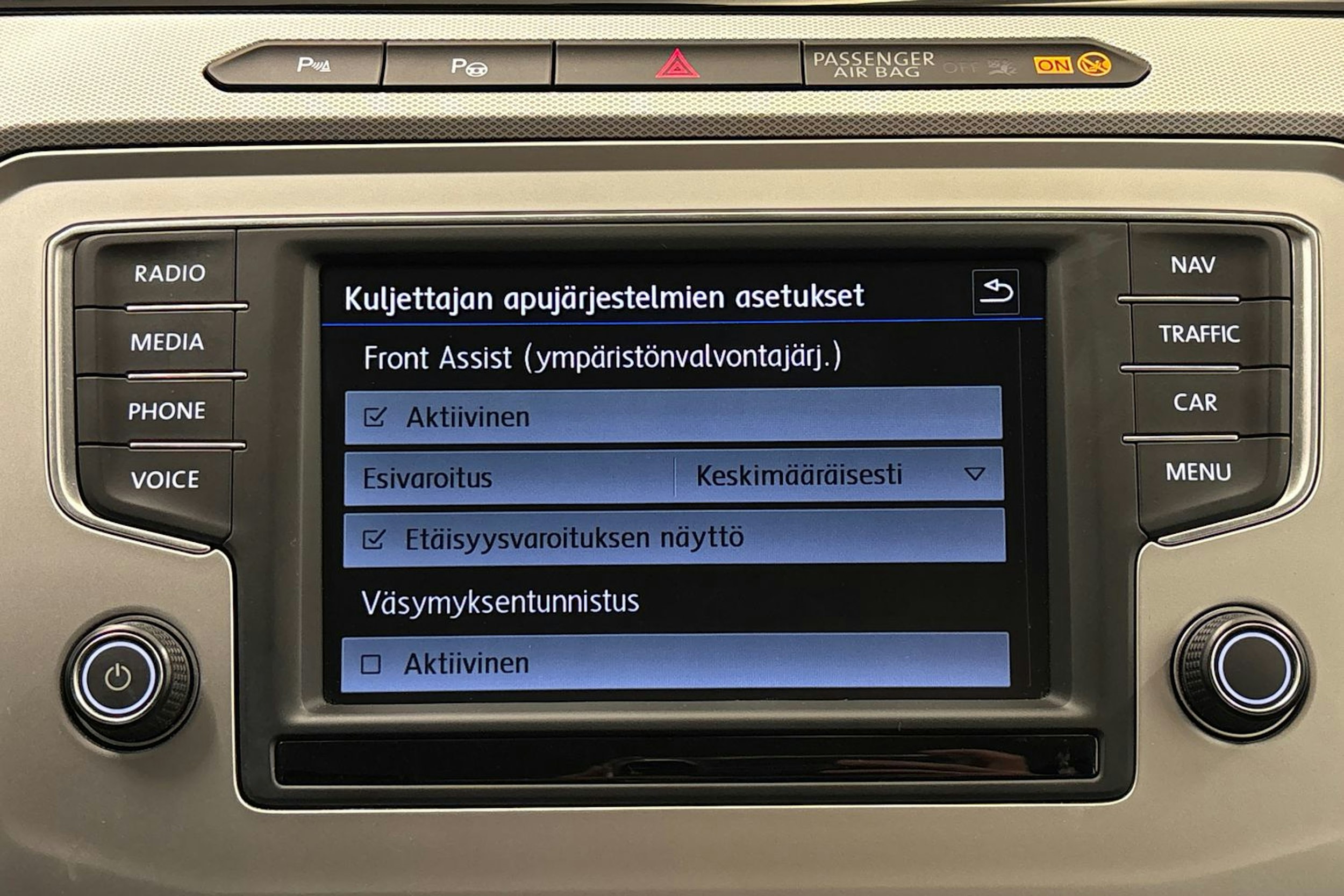 valkoinen Volkswagen Passat 2017 kuva 20.