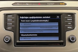 valkoinen Volkswagen Passat 2017 kuva 20.