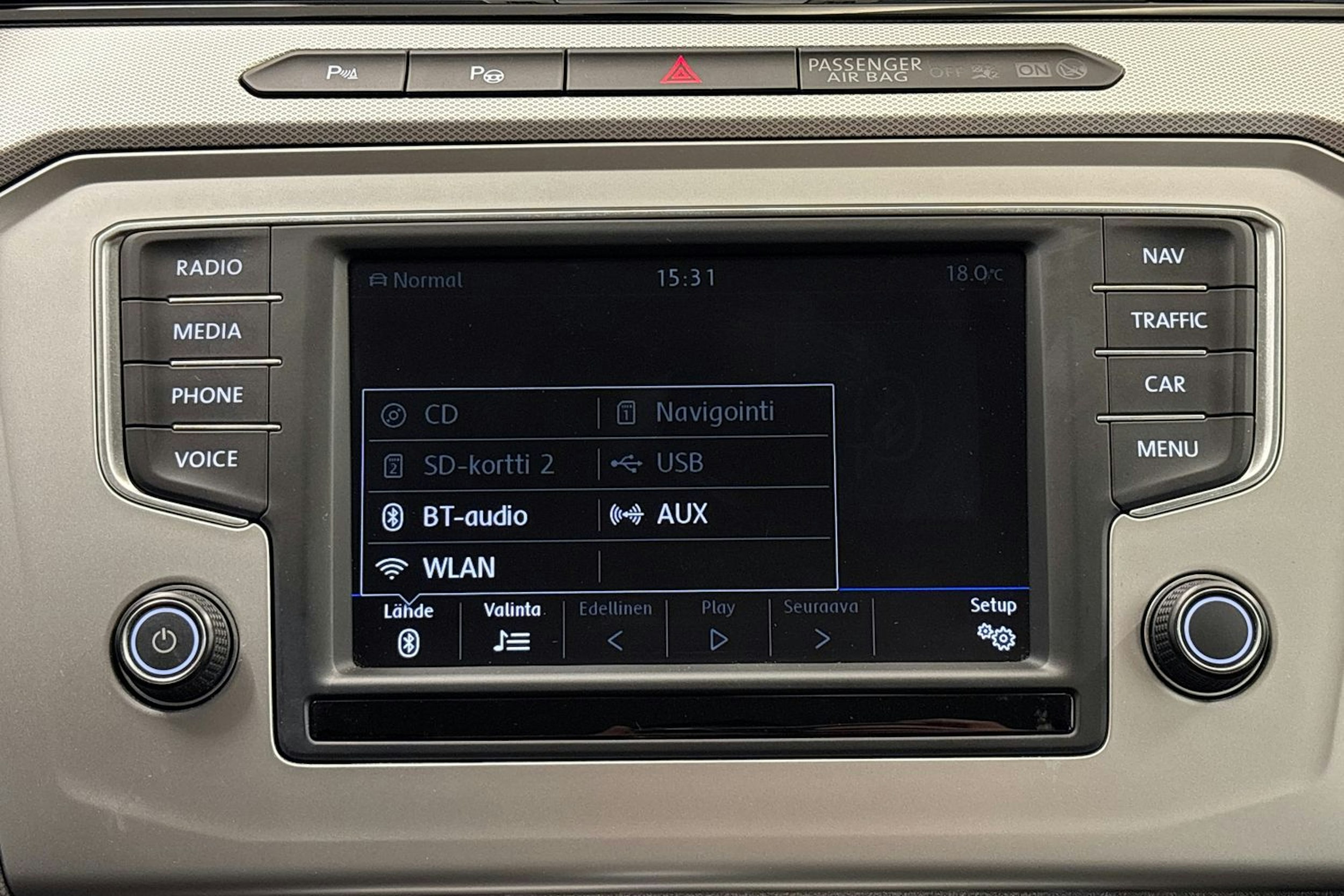 valkoinen Volkswagen Passat 2017 kuva 21.