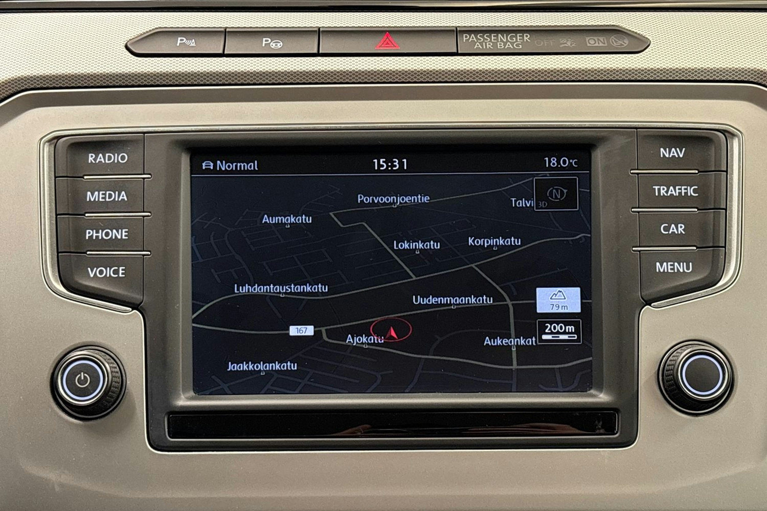 valkoinen Volkswagen Passat 2017 kuva 22.