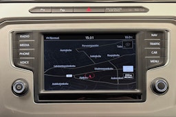 valkoinen Volkswagen Passat 2017 kuva 22.