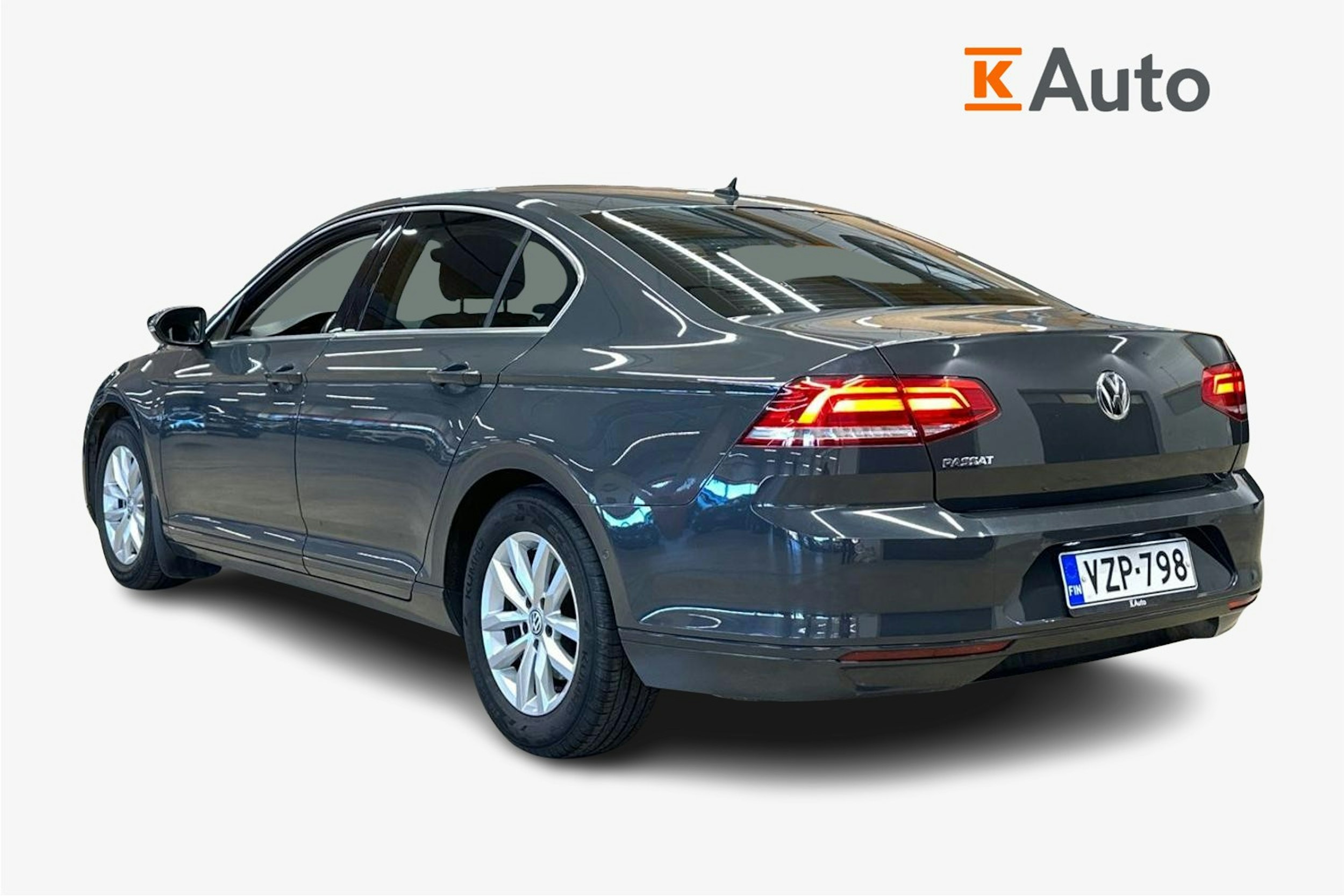 harmaa Volkswagen Passat 2017 kuva 2.