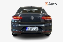 harmaa Volkswagen Passat 2017 kuva 3.
