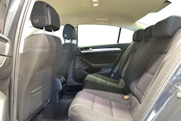 harmaa Volkswagen Passat 2017 kuva 10.