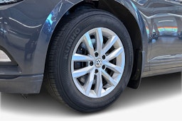 harmaa Volkswagen Passat 2017 kuva 11.
