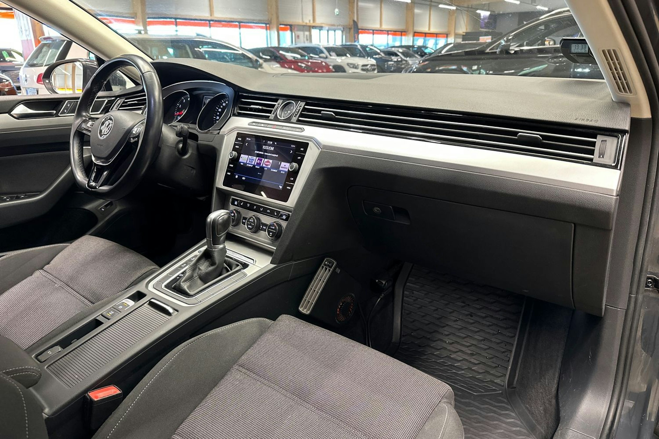 harmaa Volkswagen Passat 2017 kuva 14.