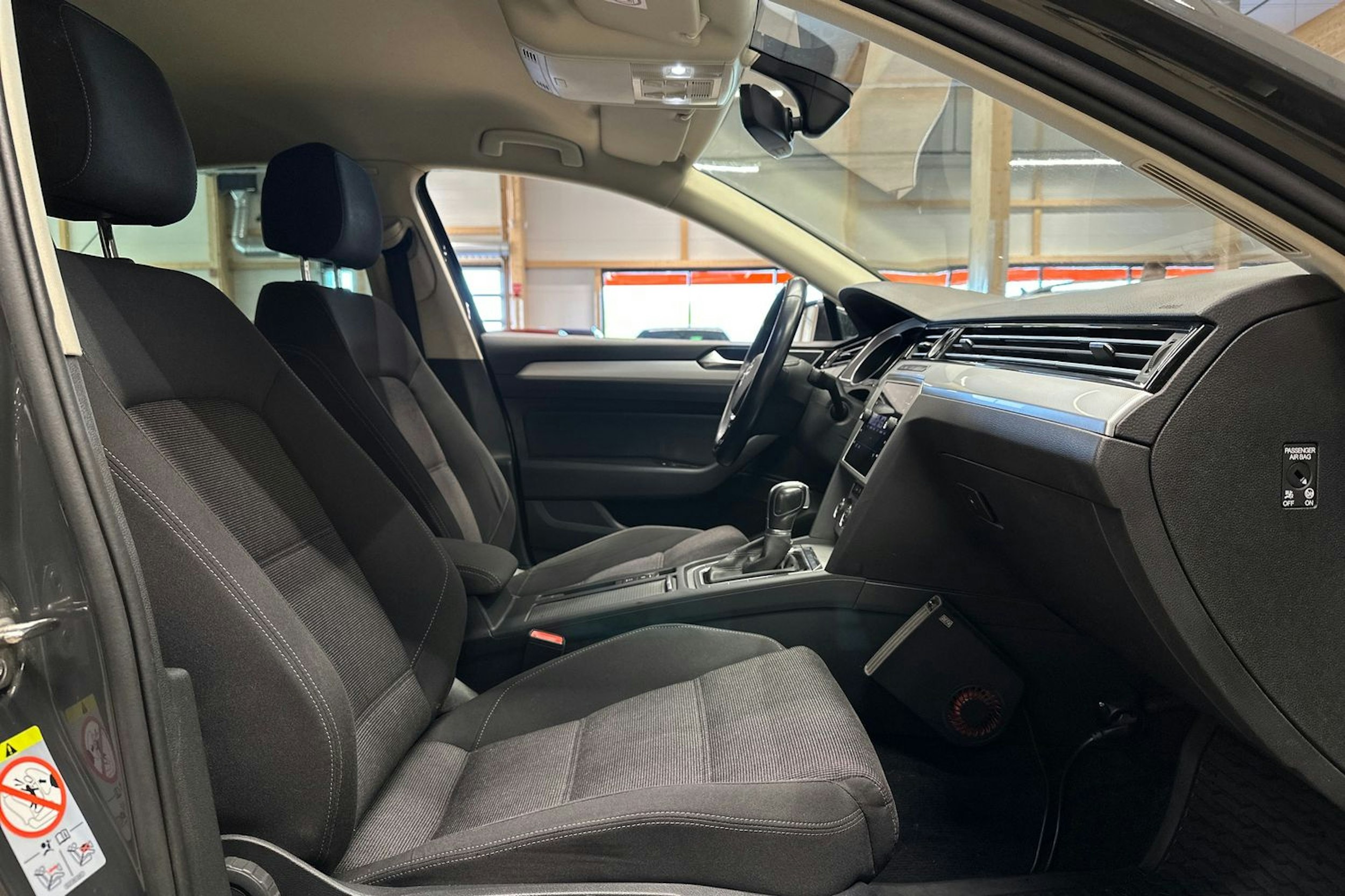 harmaa Volkswagen Passat 2017 kuva 15.