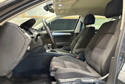 harmaa Volkswagen Passat 2017 kuva 17.