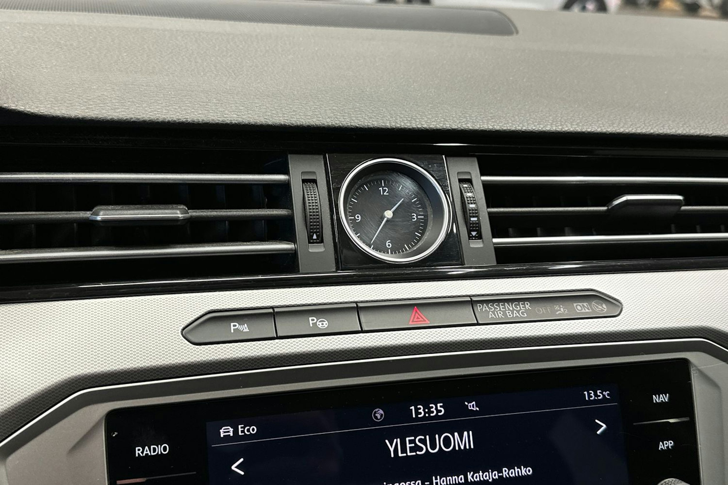harmaa Volkswagen Passat 2017 kuva 19.