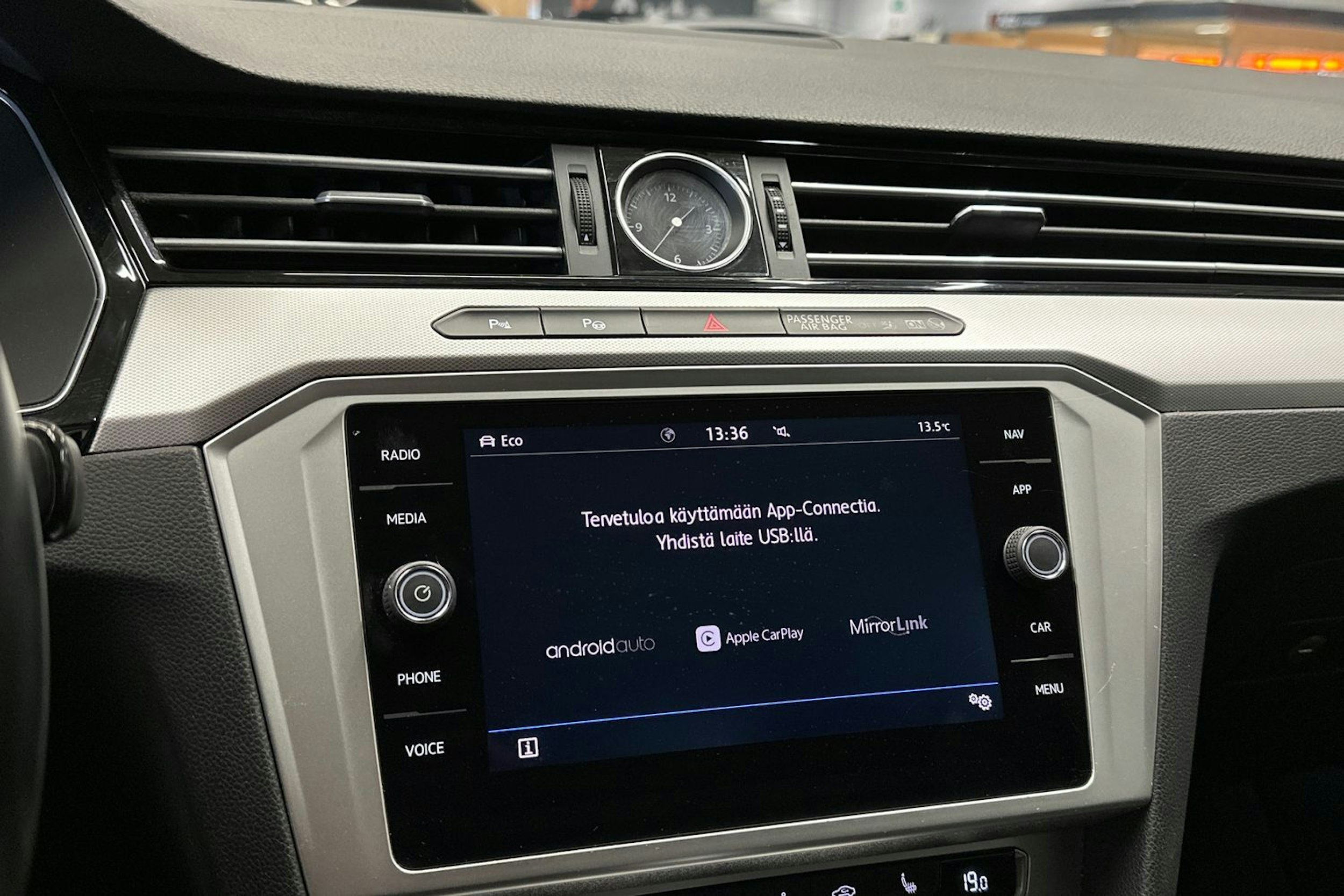 harmaa Volkswagen Passat 2017 kuva 22.
