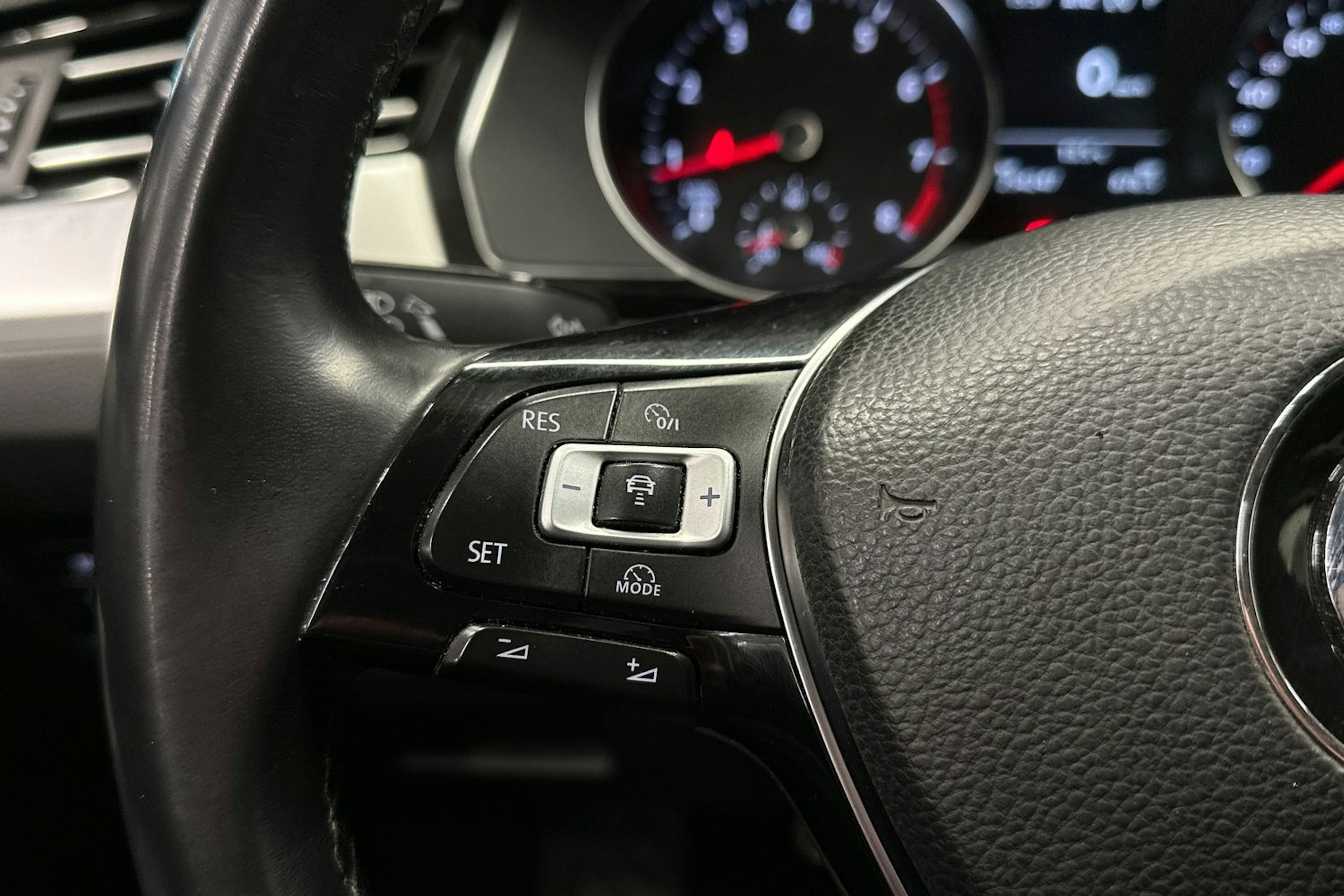 harmaa Volkswagen Passat 2017 kuva 26.