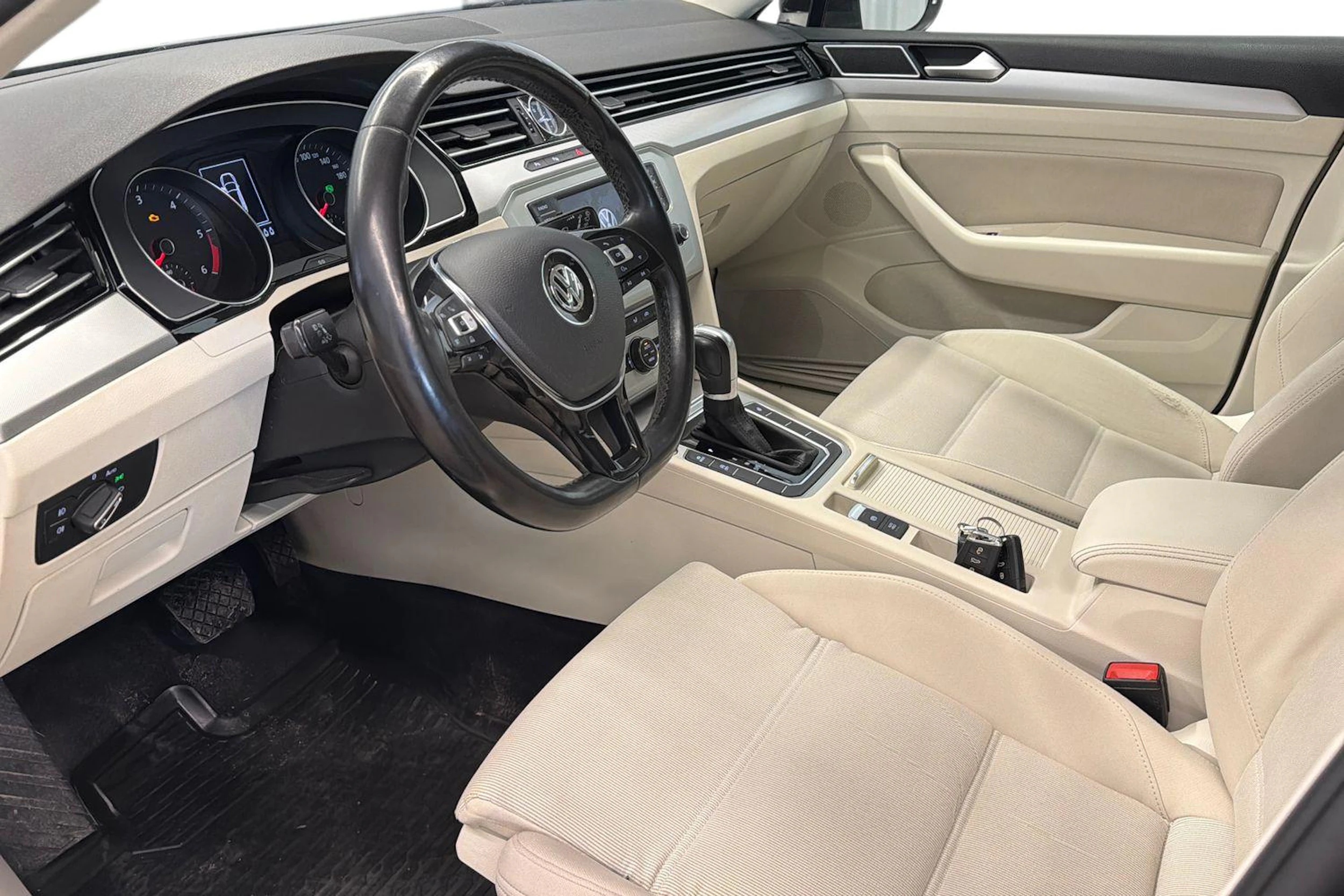 musta Volkswagen Passat 2017 kuva 6.