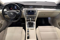 musta Volkswagen Passat 2017 kuva 7.