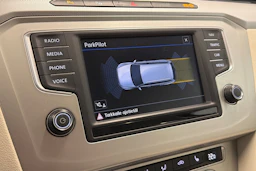 musta Volkswagen Passat 2017 kuva 18.