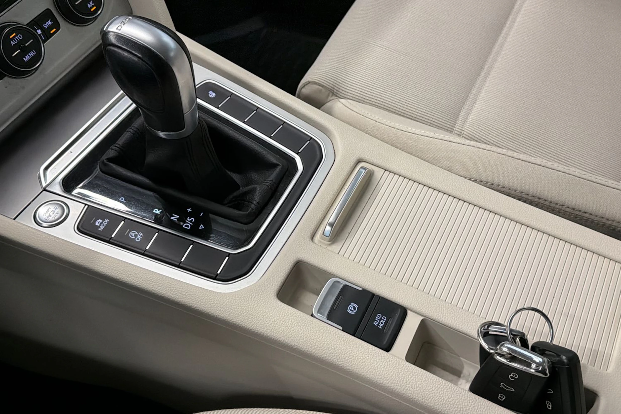 musta Volkswagen Passat 2017 kuva 23.