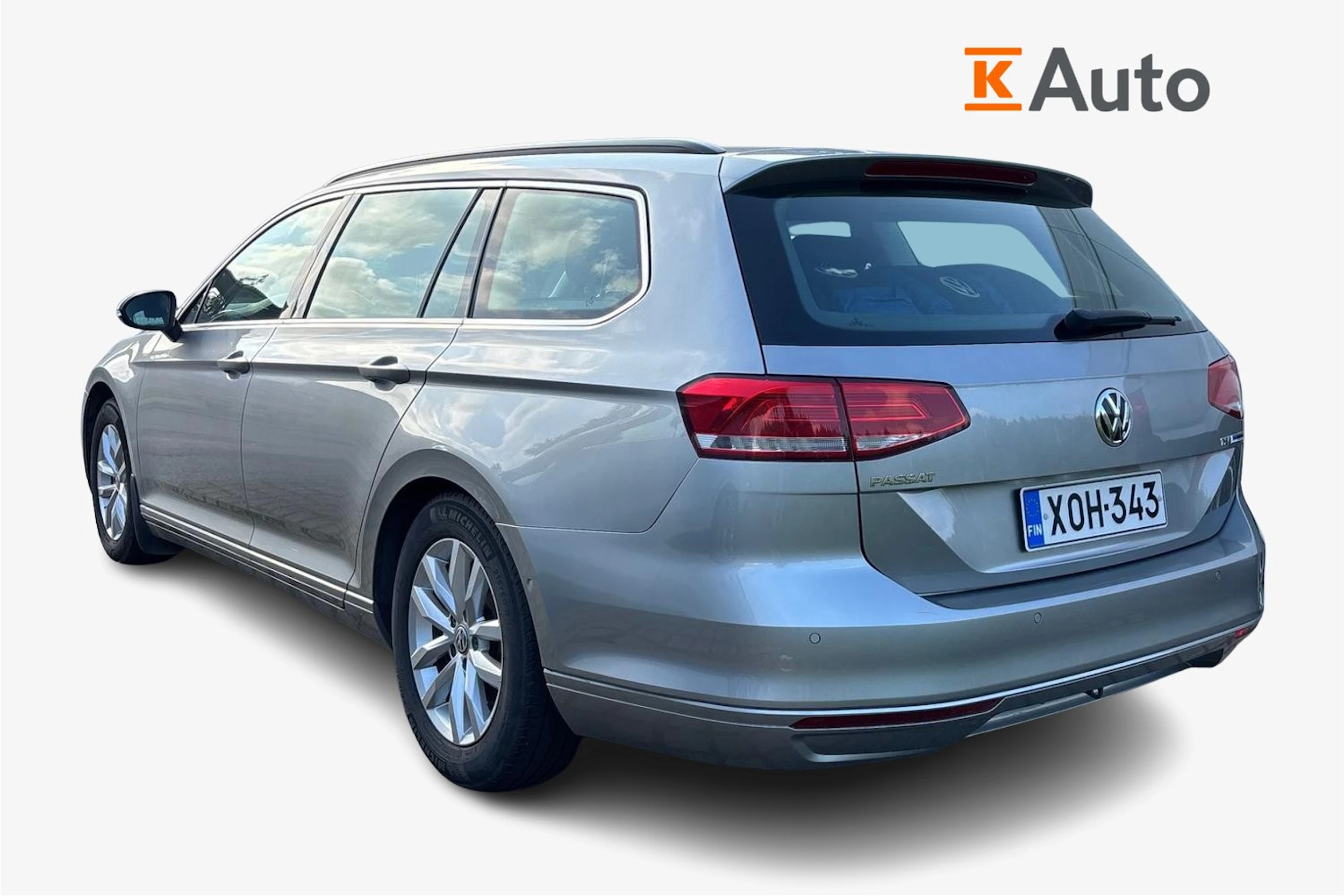 harmaa Volkswagen Passat 2017 kuva 2.