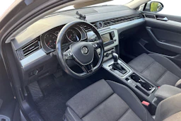 harmaa Volkswagen Passat 2017 kuva 3.