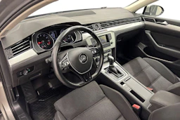 Harmaa Volkswagen Passat 2017 kuva 6.